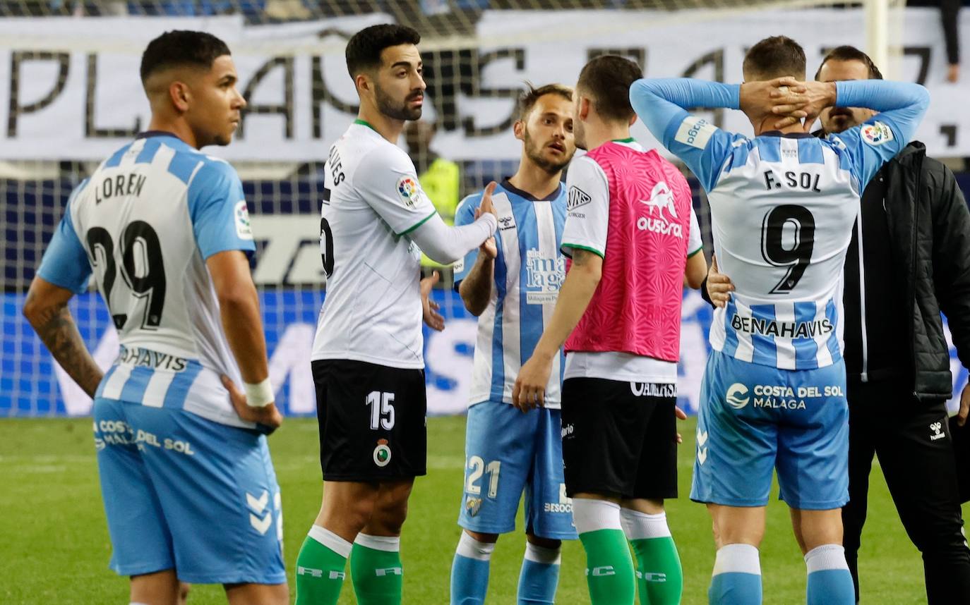 El Málaga perdió en casa ante el Racing (0-1) y la salvación queda ahora a diez puntos