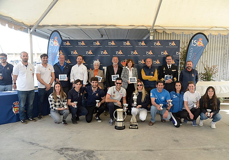 Los ganadores, tras la entrega de trofeos.