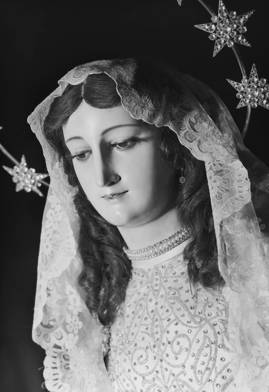 La Virgen del Rocío es conocida como la Novia de Málaga desde el mismo momento en que procesionó por primera vez, en 1931. Las vestiduras blancas y su tocado con mantilla propiciaron este apelativo popular. La actual imagen es obra del escultor valenciano Pío Mollar, tallada en 1935, tras consumarse la pérdida de la anterior efigie, igualmente de Pío Mollar, realizada antes de los sucesos de 1931.