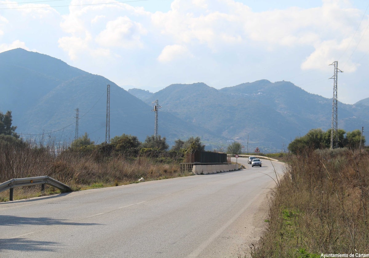 Carretera de El Sexmo, en la que se construirá el camino ciclopeatonal.