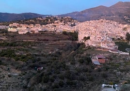 Vista panorámica del casco urbano de Cómpeta, con 3.814 empadronados en 2022, según el INE.