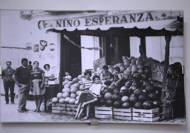 Foto tomada en 1963 en la plaza de la Merced.