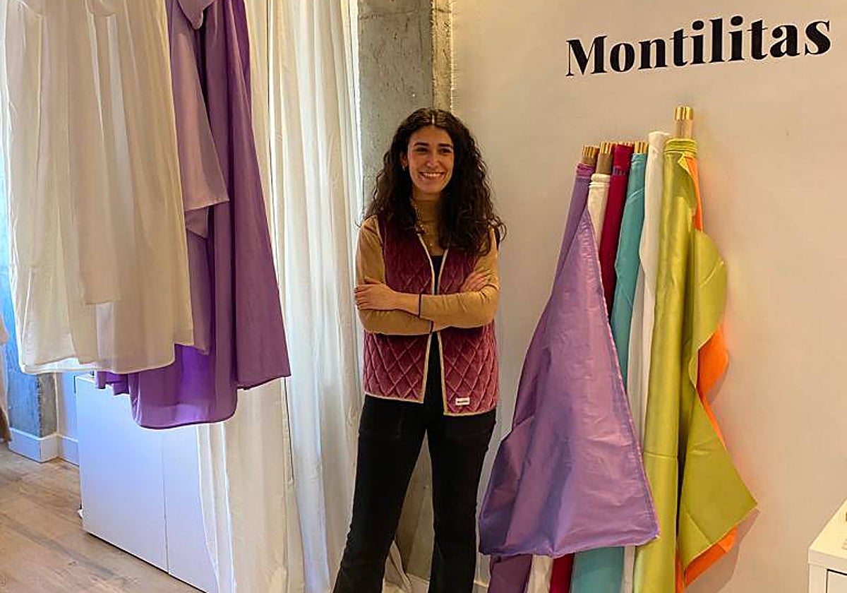 Isabel Porras posa con su colección