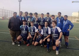 La selección masculina de rugby 7 posa con su medalla de plata
