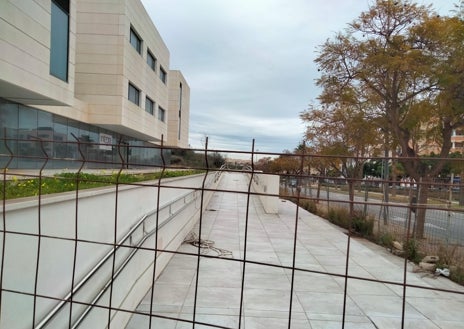 Imagen secundaria 1 - Estado actual del edificio, cuya primera piedra fue colocada en marzo de 2011.