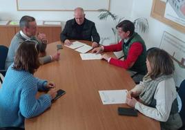 Firma del contrato.