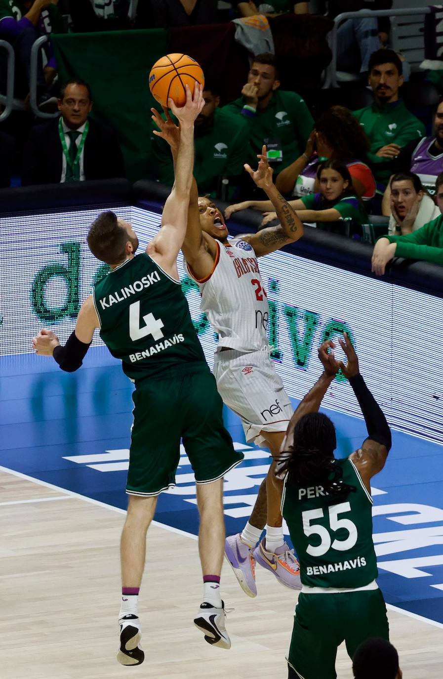 Los malagueños se impusieron a los turcos en un final de infarto (81-76)