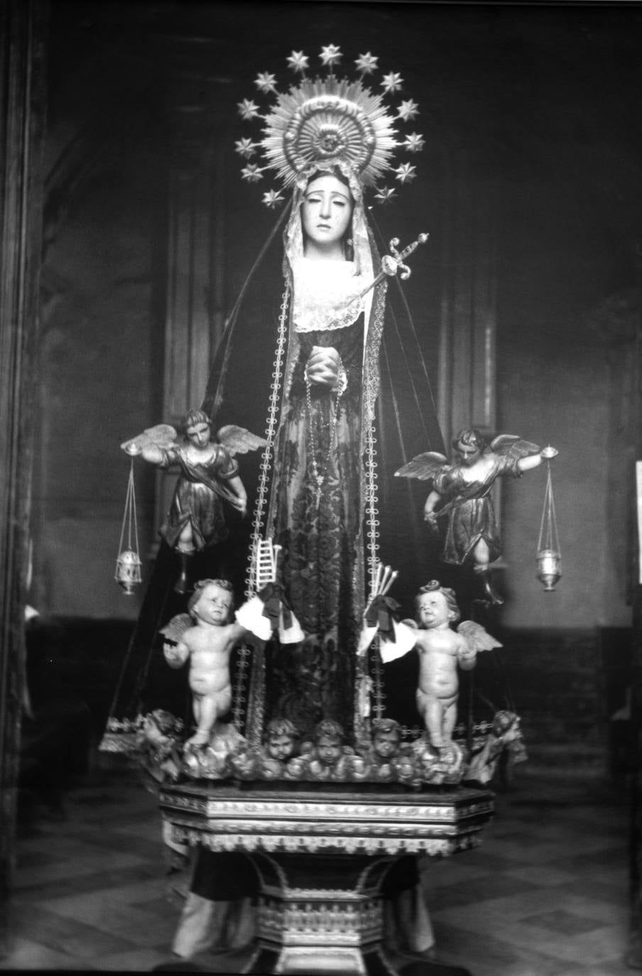 Primitiva Virgen de los Dolores en una fotografía tomada en la década de los 20 del siglo XX.