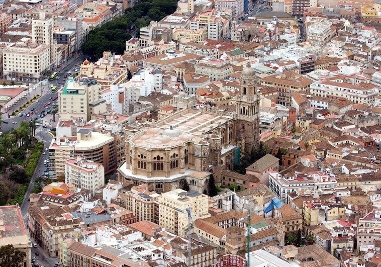 Málaga forzará la culminación de obras paradas y perseguirá a los solares y edificios abandonados con propietarios desconocidos
