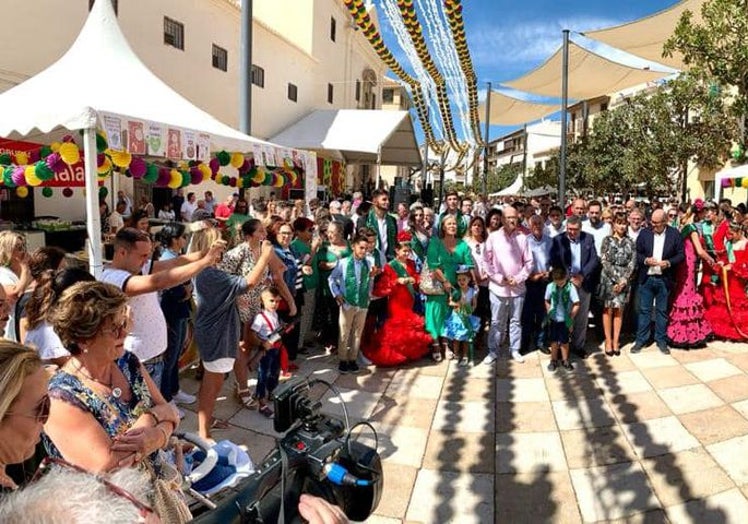 Imagen de la feria de día en la plaza de Las Carmelitas.