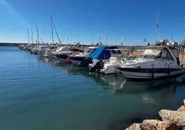 Imagen del recinto portuario de Caleta de Vélez.