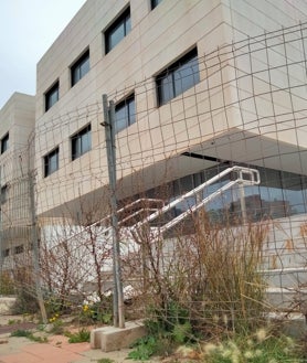 Imagen secundaria 2 - Estado actual del edificio, cuya primera piedra fue colocada en marzo de 2011.