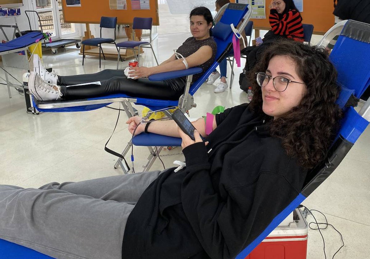 Universitarias donan sangre el pasado jueves en Teatinos.