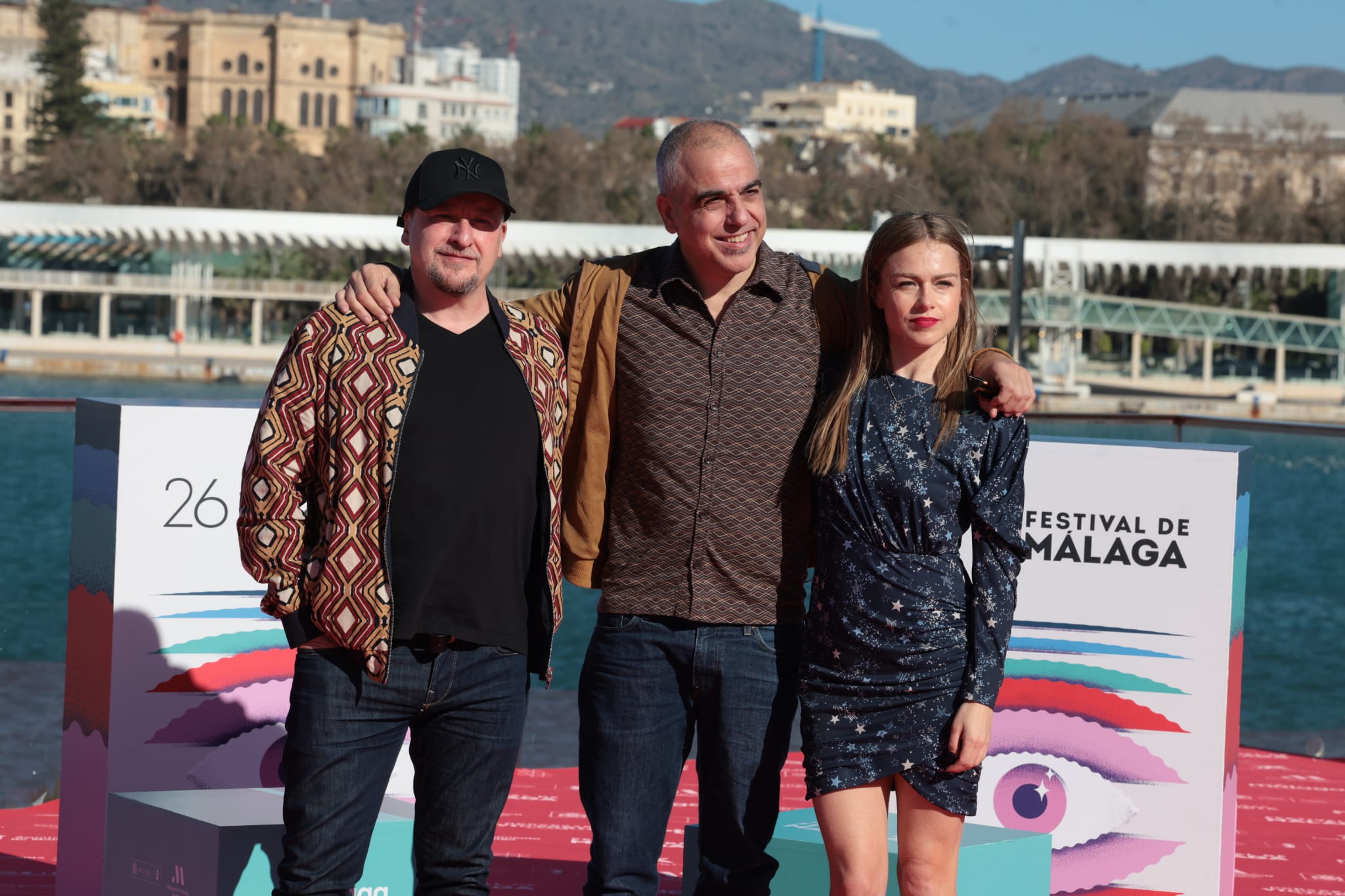 Equipo de 'La Fortaleza', de Chiqui Carabante en el photocall. Con la presencia del director, los intérpretes Fernando Cayo y Carla Nieto y los productores Damián París y Rosa García Merino.