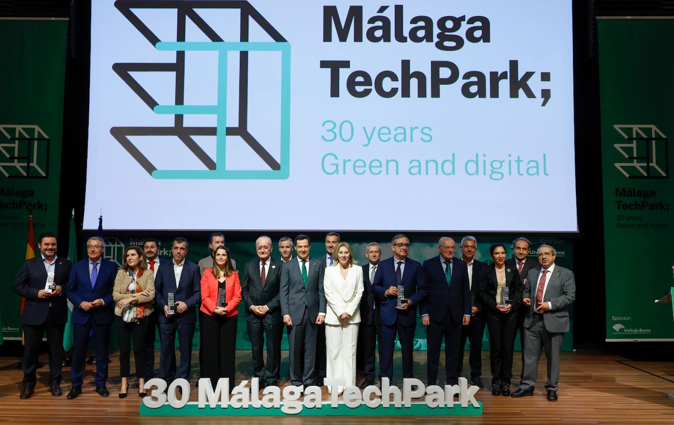 Foto de familia tras la entrega de premios en el 30 aniversario del Málaga Tech Park. 