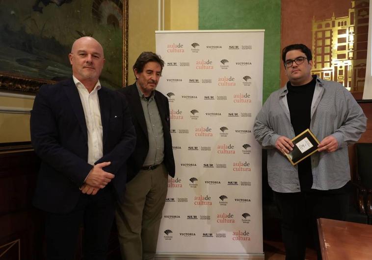 Así ha sido la presentación del último libro de Luis García Montero en el Aula de Cultura de SUR