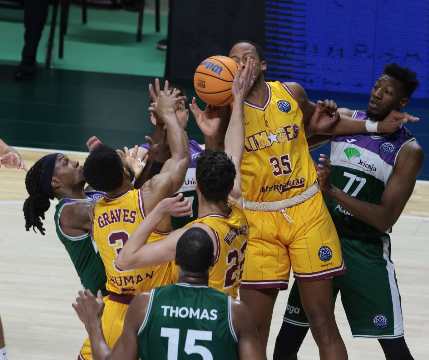 El Unicaja logra su deseada victoria ante el Limoges