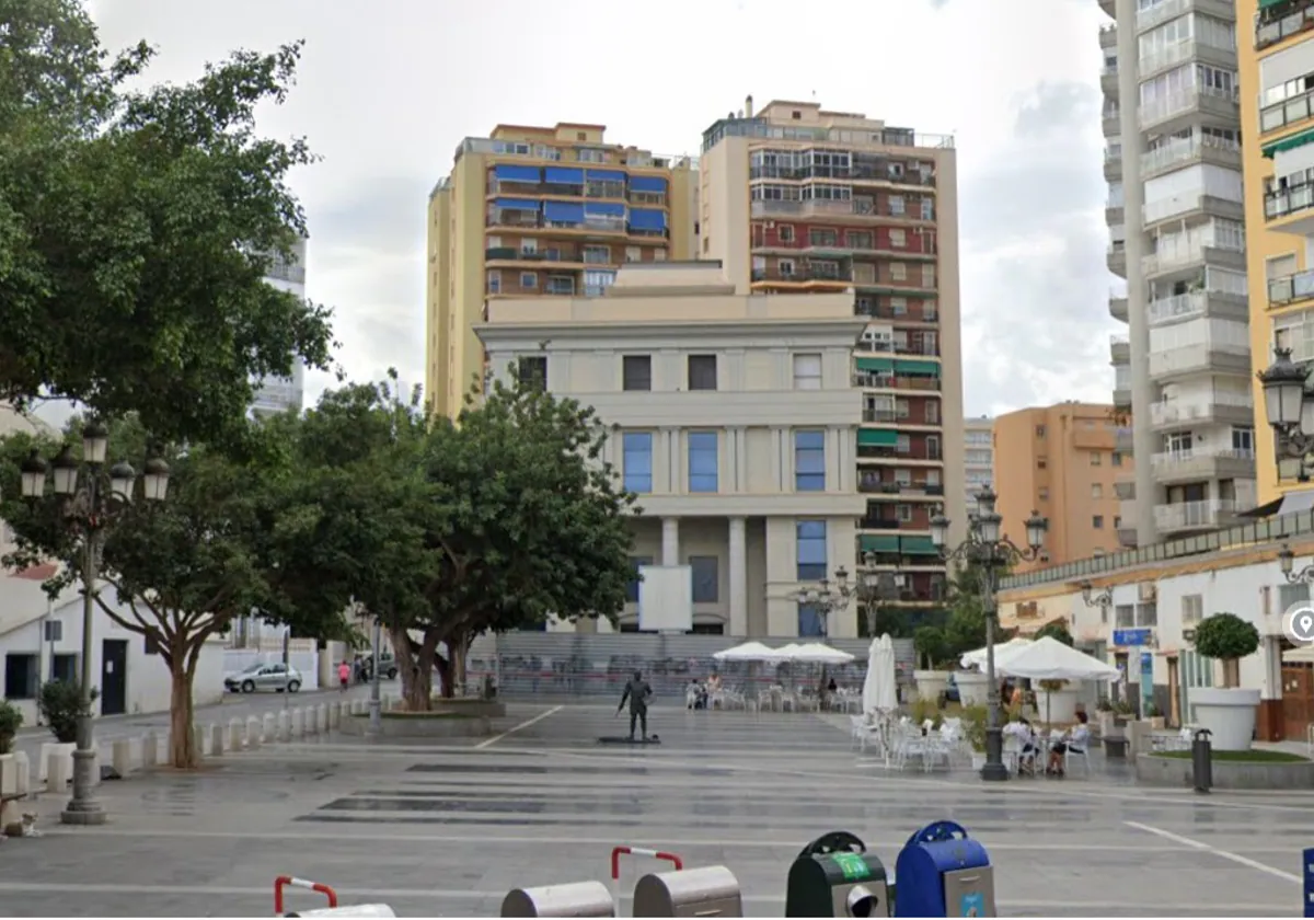 La plaza Pablo Ruiz Picasso, en cuyo edificio frontal se ubicaría el centro universitario.