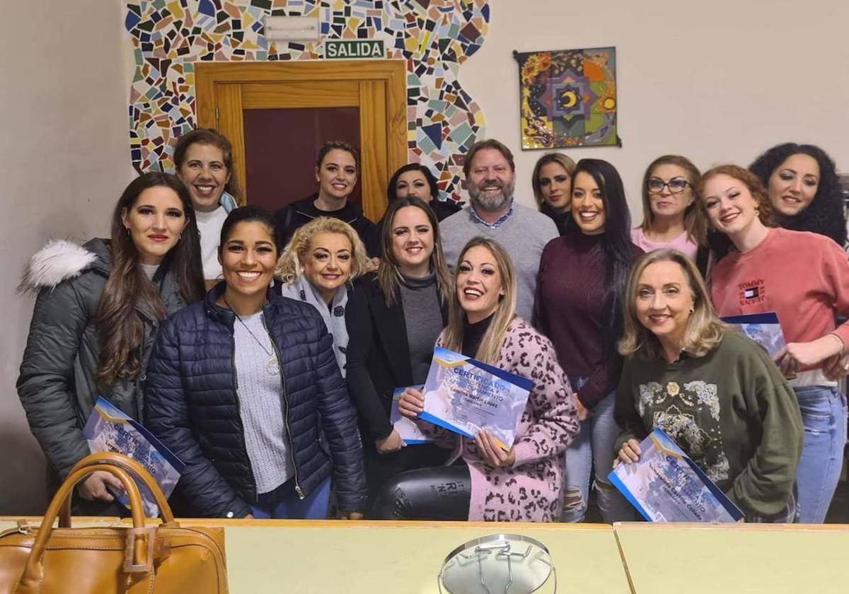 Ponen en marcha un curso de auto maquillaje