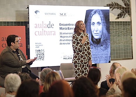 Imagen secundaria 1 - Diferentes momentos del Aula de Cultura, en Cervezas Victoria. 