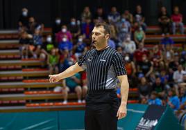 Benjamín Jiménez será el árbitro principal del Unicaja-Barcelona.