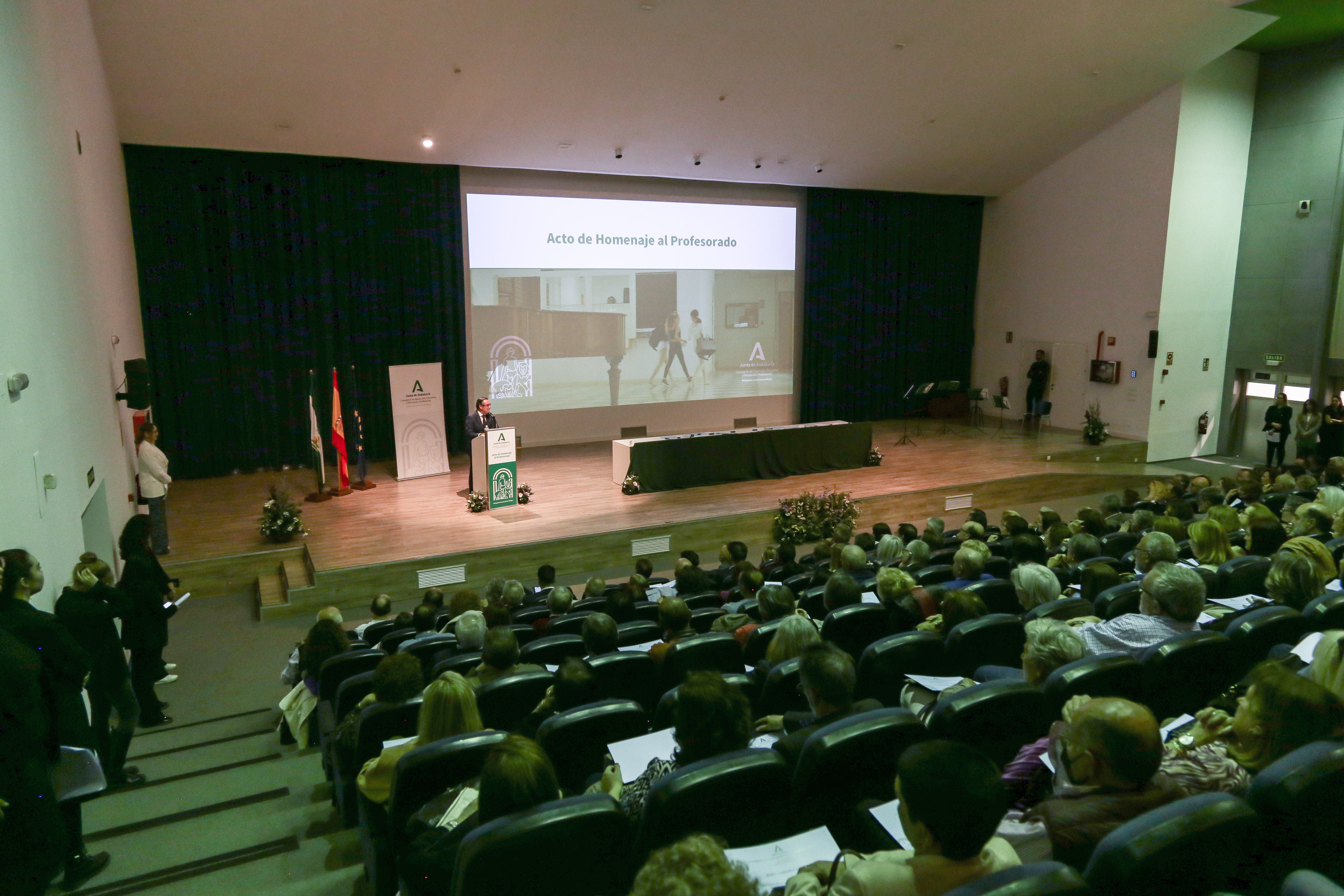 La Delegación de Desarrollo Educativo rinde homenaje a los 513 maestros y profesores jubilados durante el pasado año