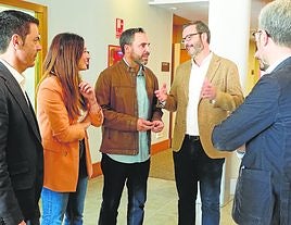 Dani Pérez, junto al alcalde de Palma de Mallorca. sur