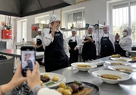 Una de las alumnas, Edith Concepción Núñez, se emociona al contar su historia y la experiencia de haber podido estar en este curso de cocina.