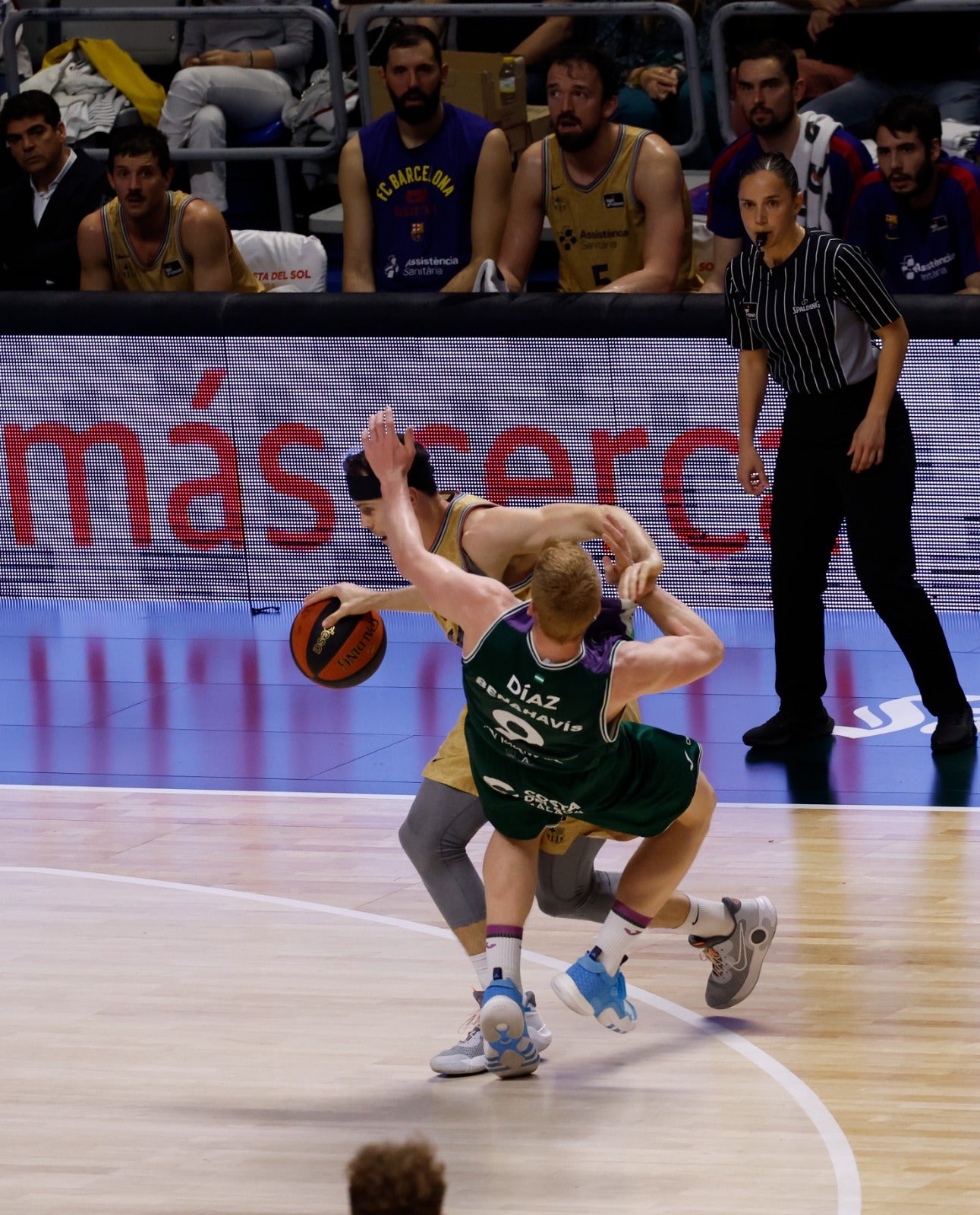 Las fotos del choque entre el Unicaja y el Barcelona