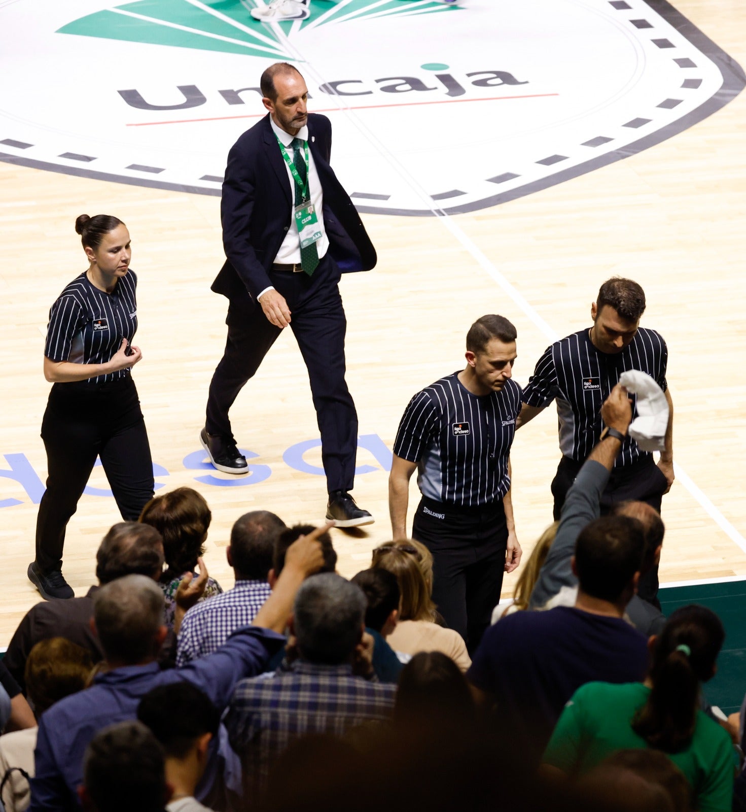 Las fotos del choque entre el Unicaja y el Barcelona