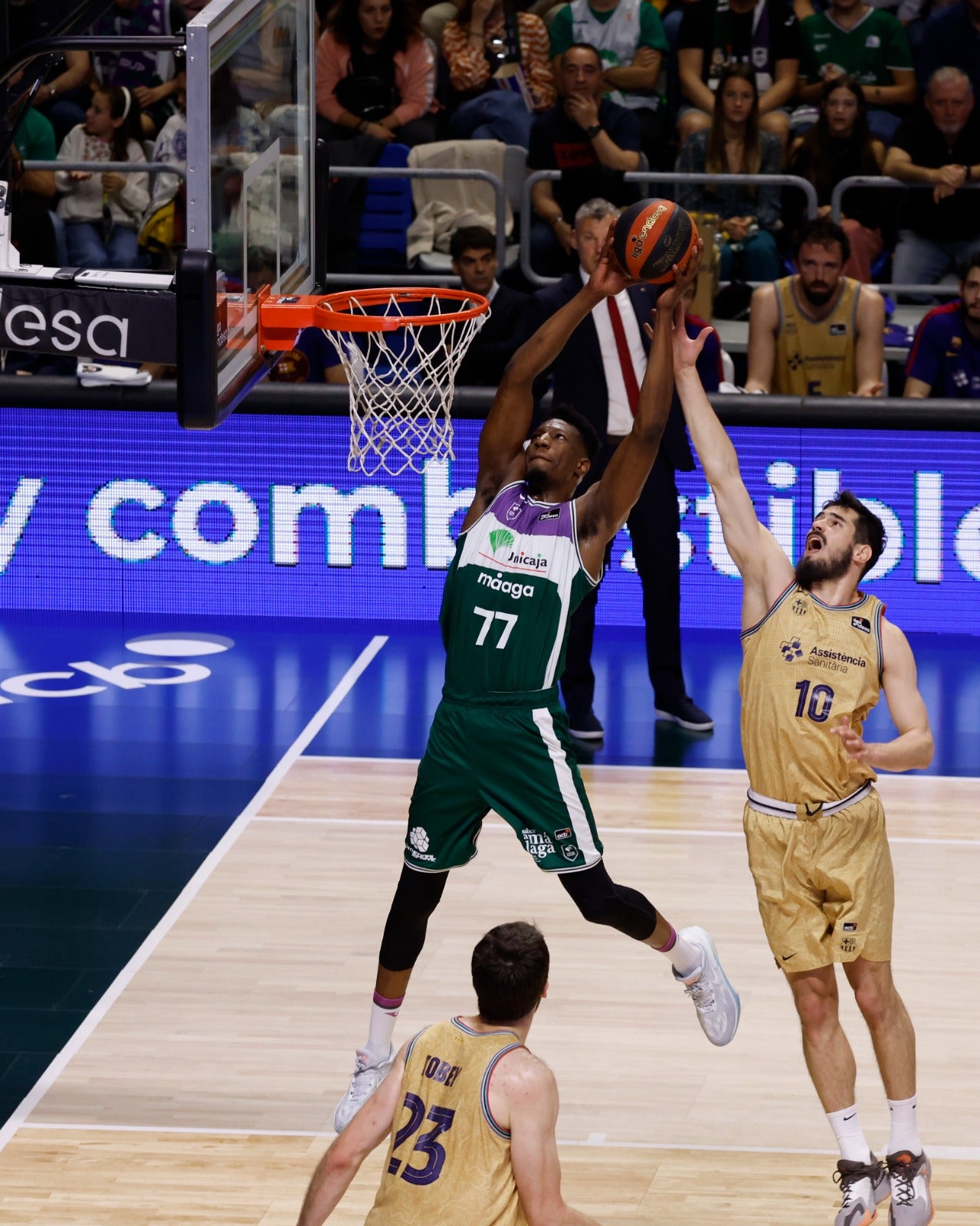 Las fotos del choque entre el Unicaja y el Barcelona