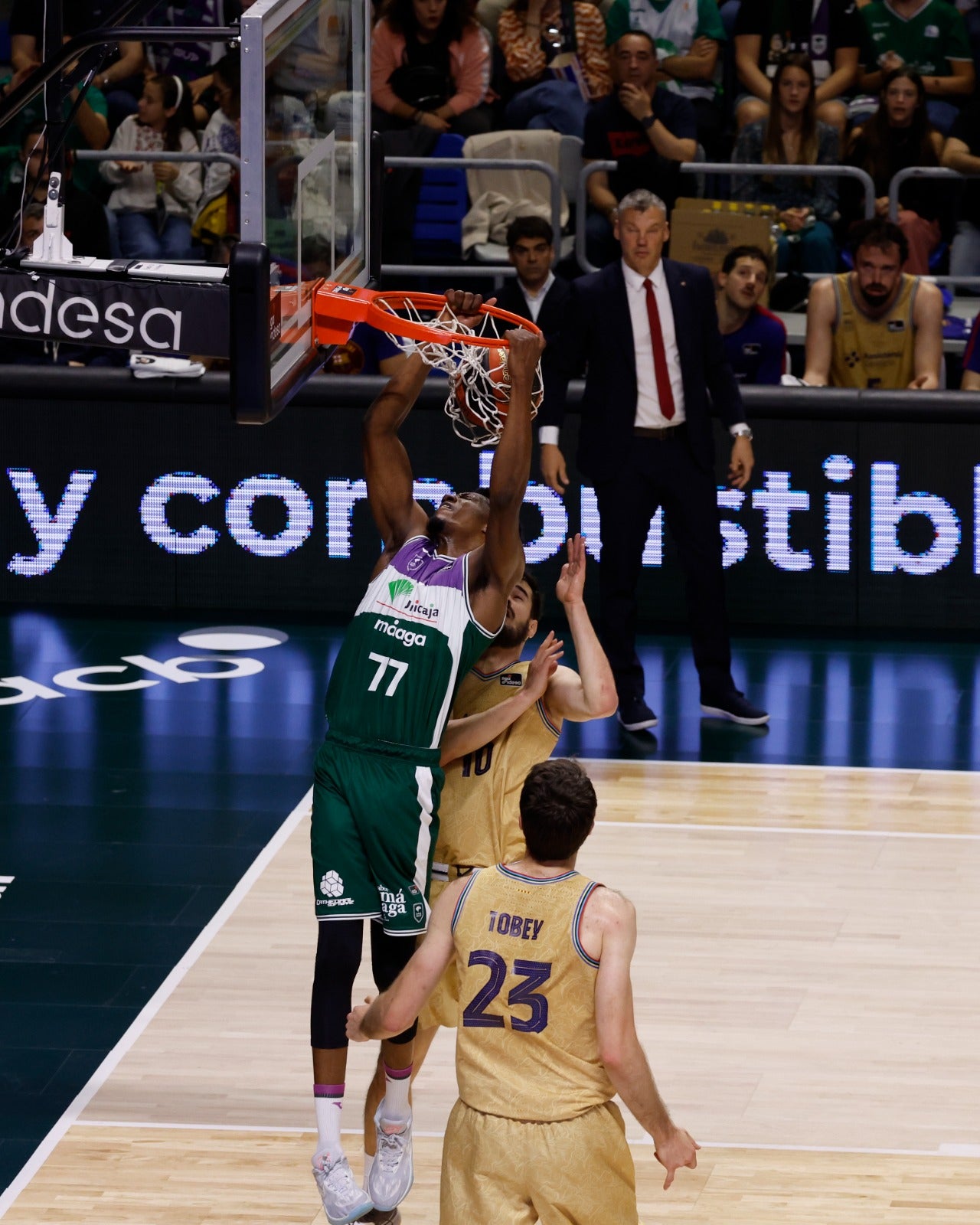 Las fotos del choque entre el Unicaja y el Barcelona