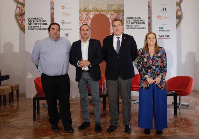 Fernando García, Santos Cruces y Manuel Robles, junto con Manolo Castillo. Ruiz