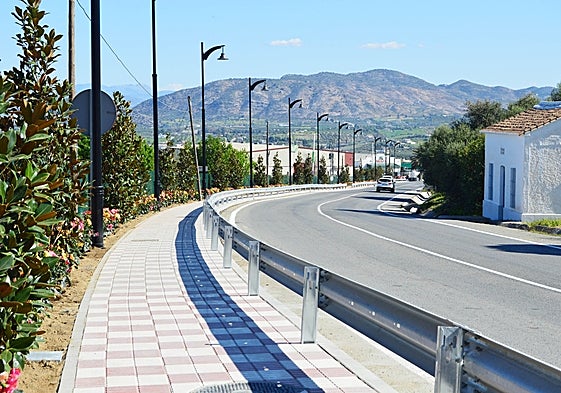 Nuevo acceso peatonal al campo de fútbol municipal.