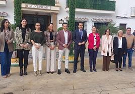 El consejero de Justicia y el alcalde torroxeño, este lunes en la plaza de la Constitución.