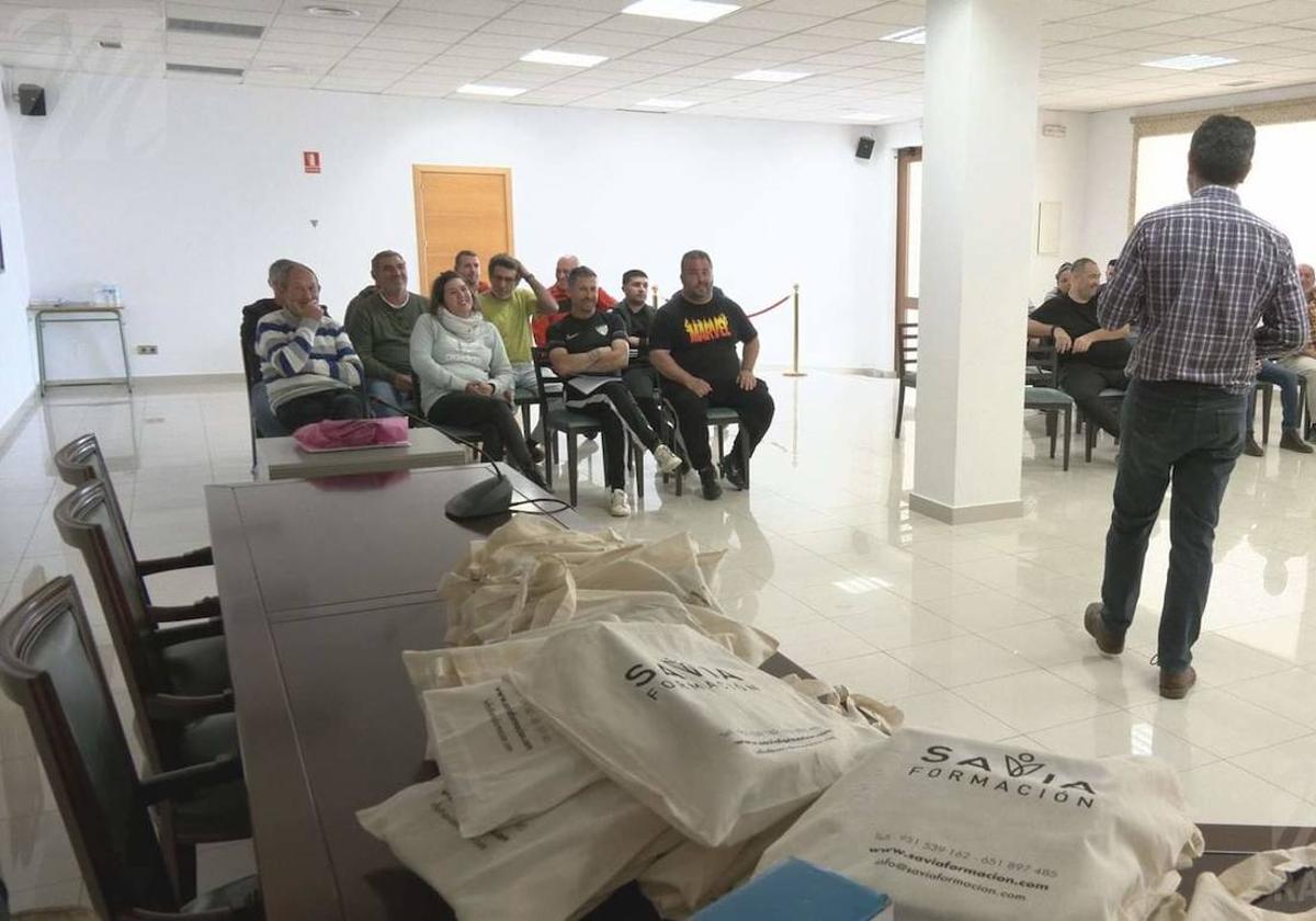 Manilva oferta un curso de aplicador de productos fitosanitarios