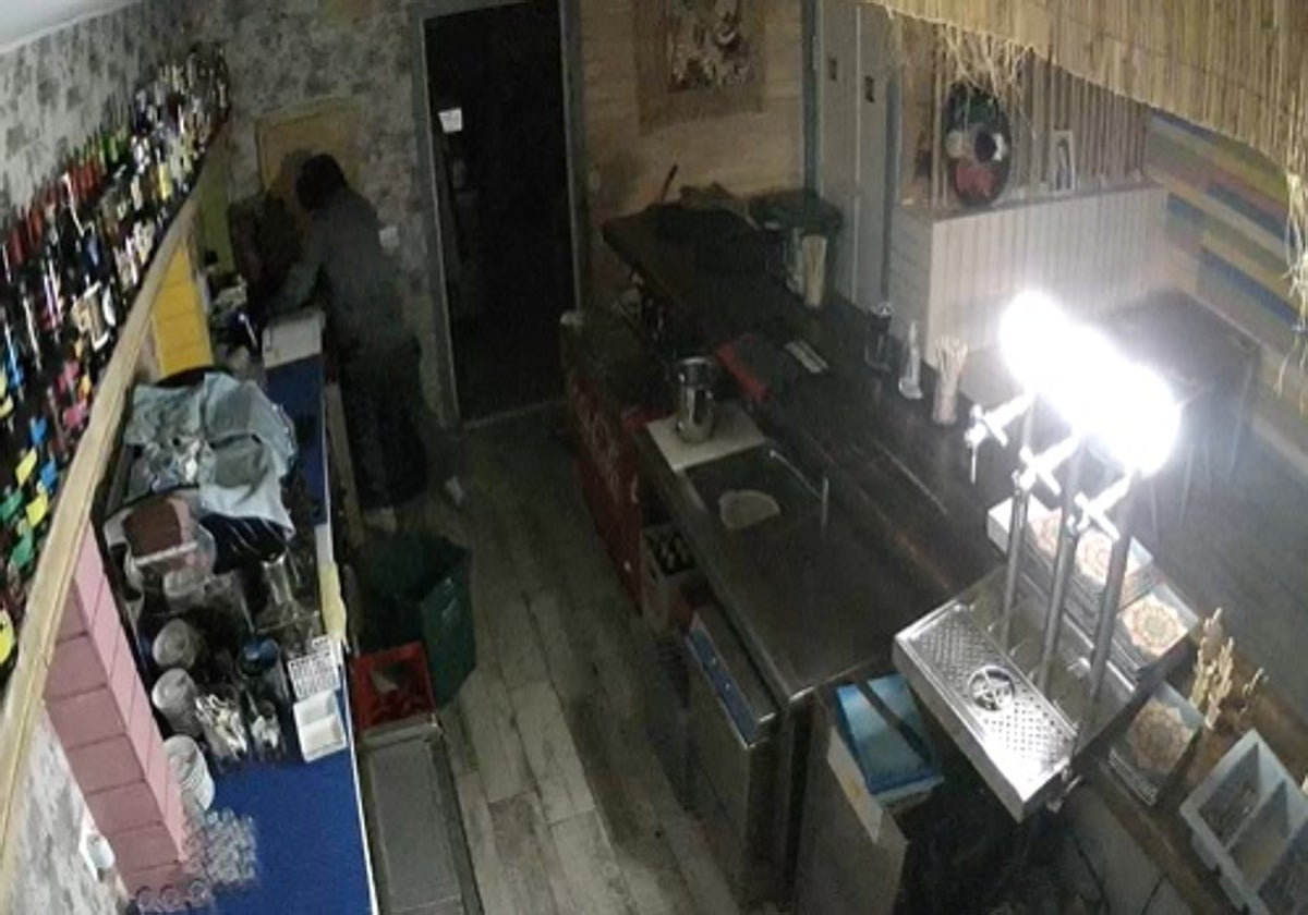 Asaltan de madrugada un restaurante de Torre del Mar para llevarse 1.500 euros