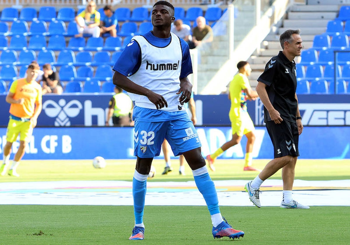 Moussa, en el calentamiento de su único partido jugado en la Liga con el Málaga, ante el Villarreal B.