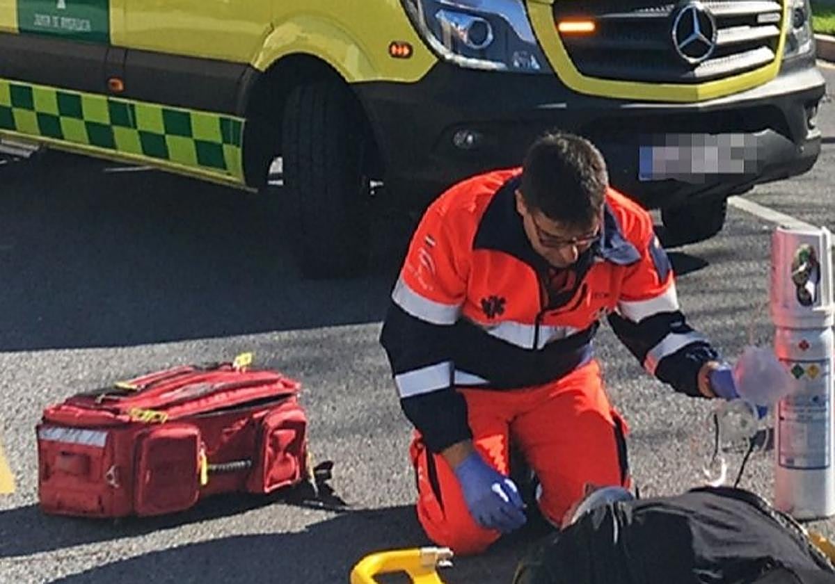 Imagen de archivo de una actuación de sanitarios del Centro de Emergencias Sanitarias 061.