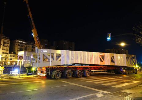 Imagen secundaria 1 - El nuevo puente del CAC ya está en Málaga