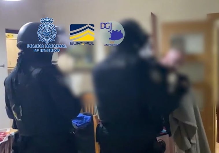 Imagen de los agentes de la Policía Nacional en una de las intervenciones.