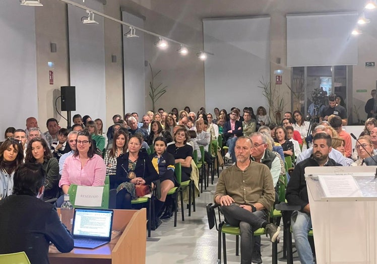 Asistentes a la presentación de este jueves en la Tenencia de Alcaldía de Torre del Mar.