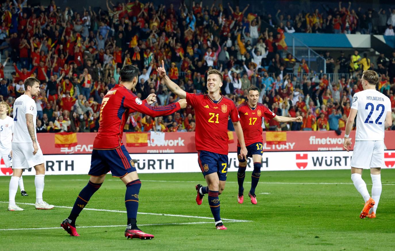 Lleno en La Rosaleda para ver a España