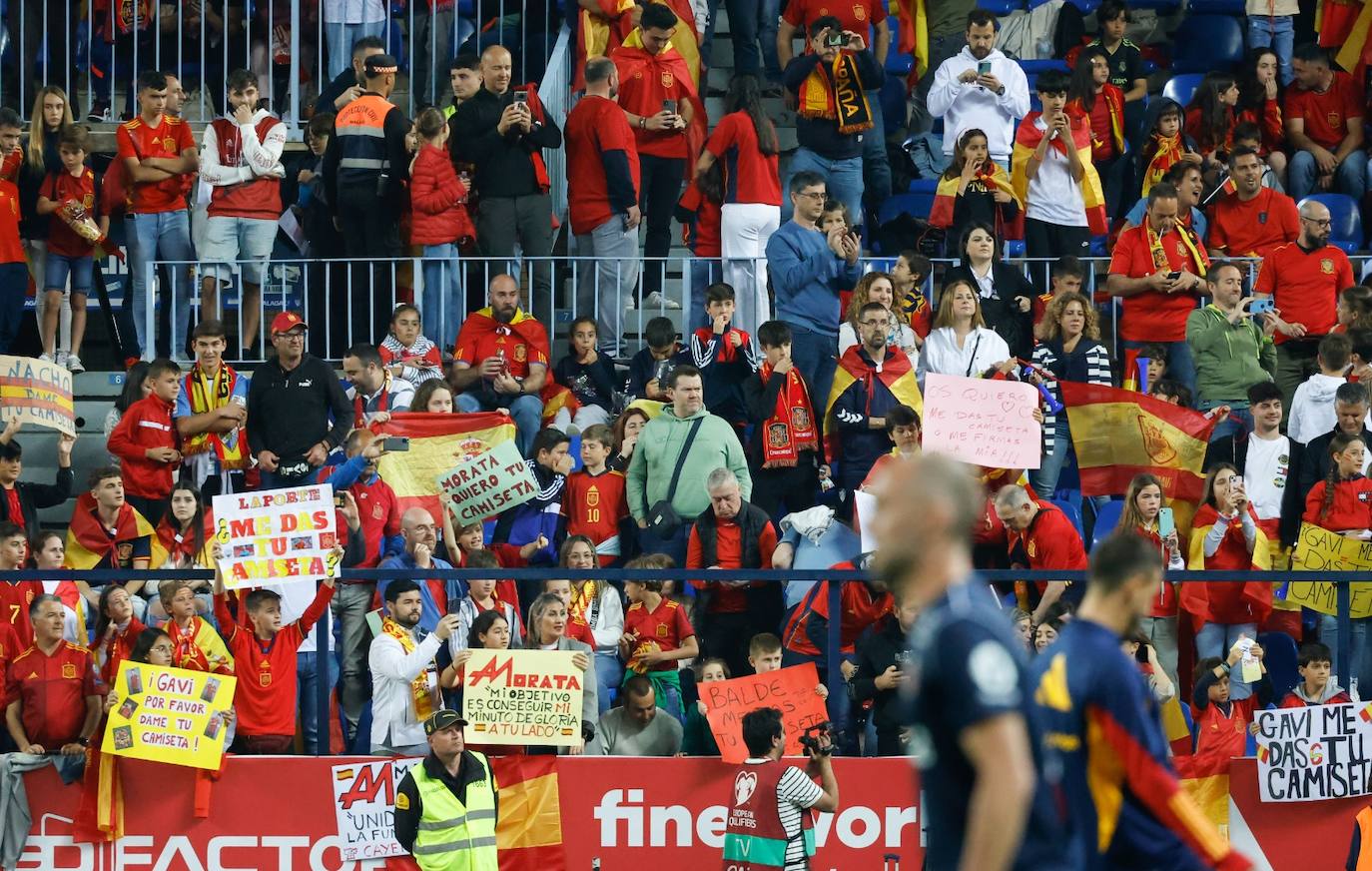 Lleno en La Rosaleda para ver a España