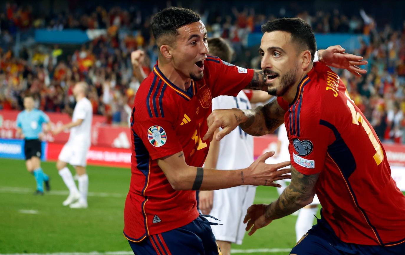 Lleno en La Rosaleda para ver a España