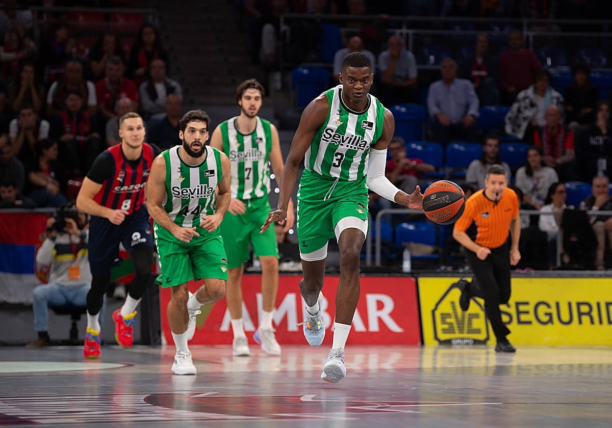 Yannick Nzosa, en su único partido jugado con el Betis este curso.