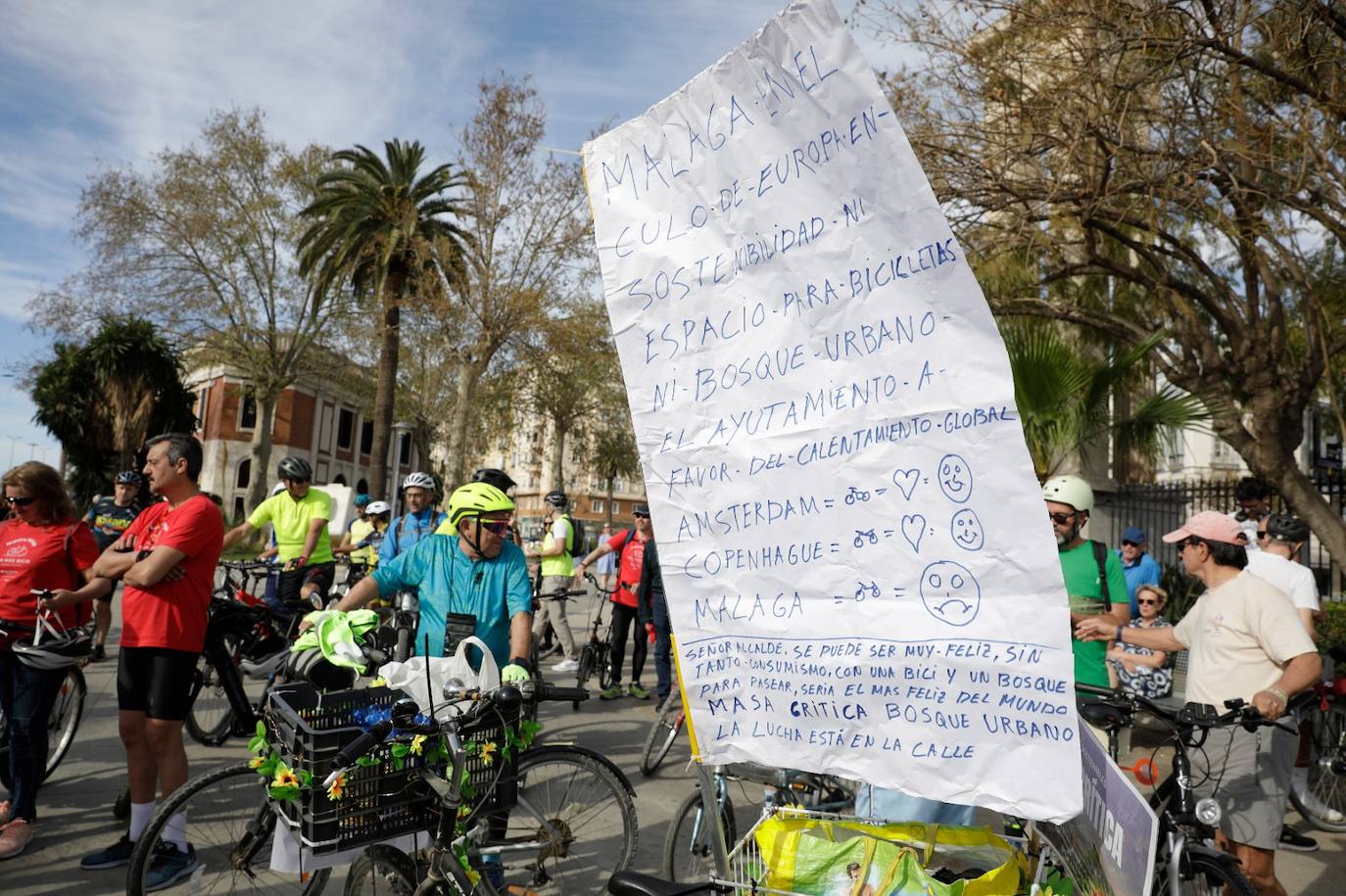 Casi mil personas se manifiestan en Málaga para exigir más carriles bici