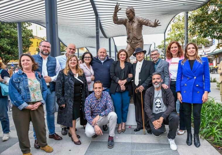 Torremolinos homenajea a Carrete con una estatua