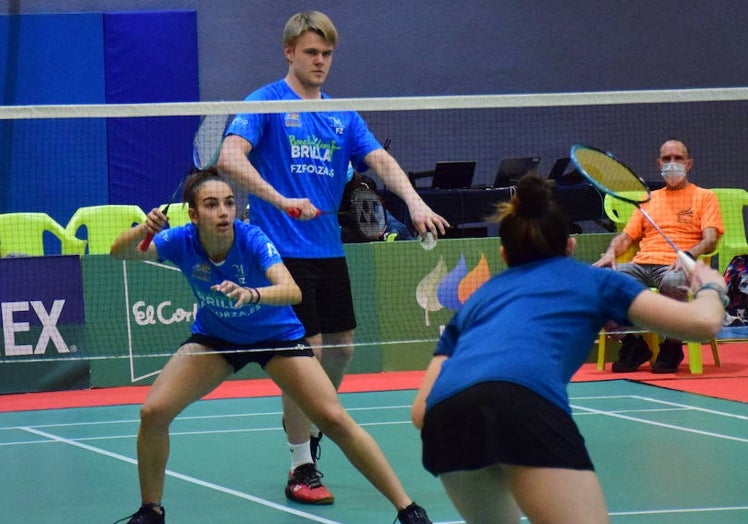 Elena Lorenzo y Mathe Nielsen, en un dobles mixto.