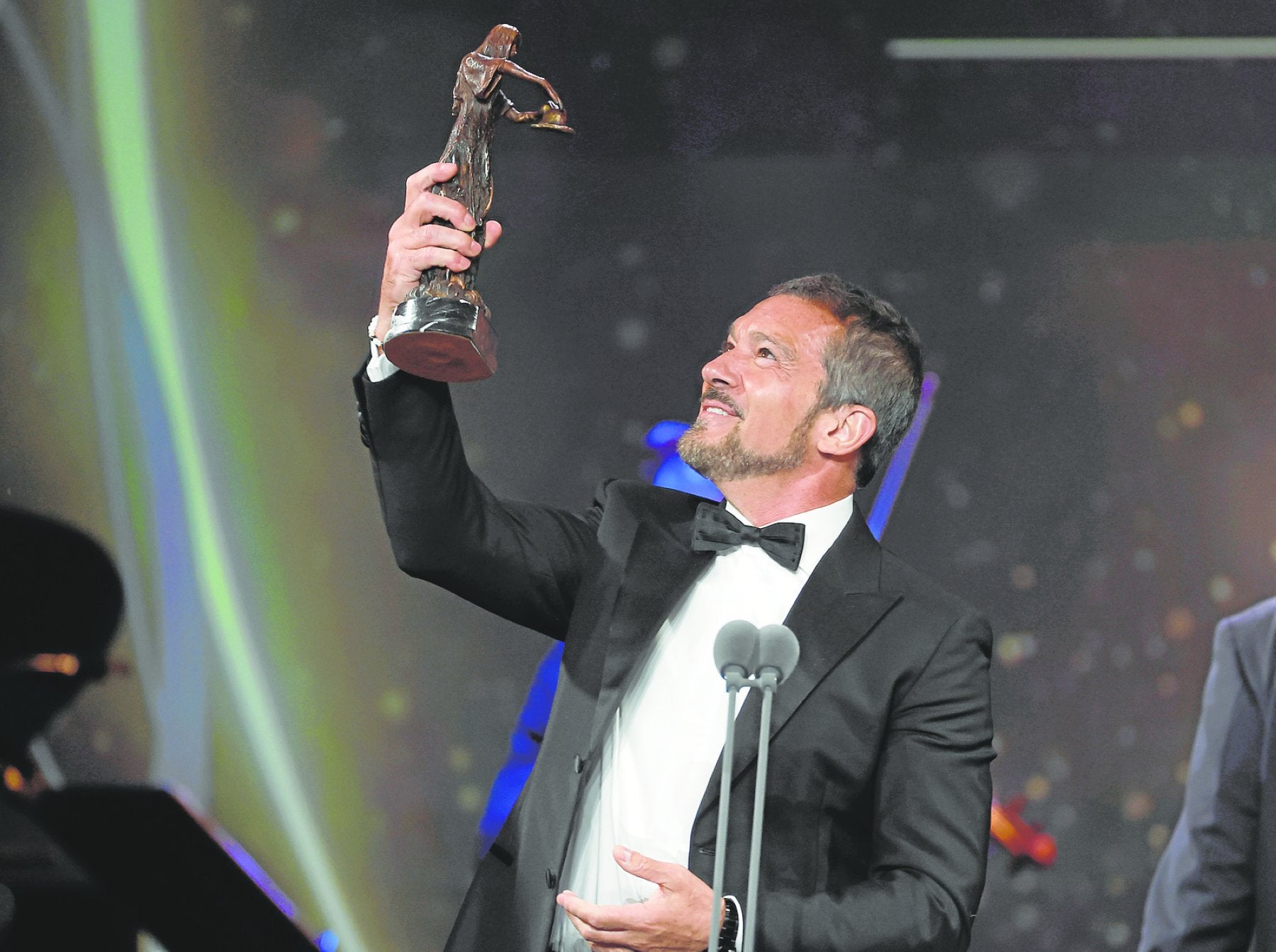 Antonio Banderas, con el premio al Mejor Actor de Teatro Musical por su papel en 'Company' durante la I edición de los Premios Talía.